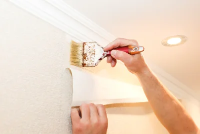 Pose de papier peint à Thue et Mue — revêtements muraux et toiles de verre